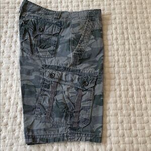Camouflage Grey Cargo Shorts for Men Size 31 R